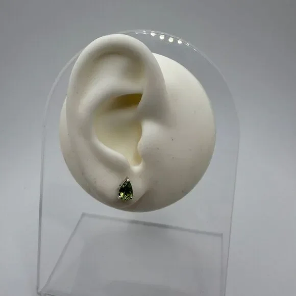 NWOT ~4x6mm faceted, pear cut Peridot stud earrings in sterling silver! - Picture 13 of 14